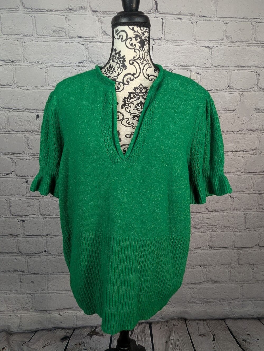 Torrid Green Knit V-Neck Short Sleeve Sweater Sz 4 B32